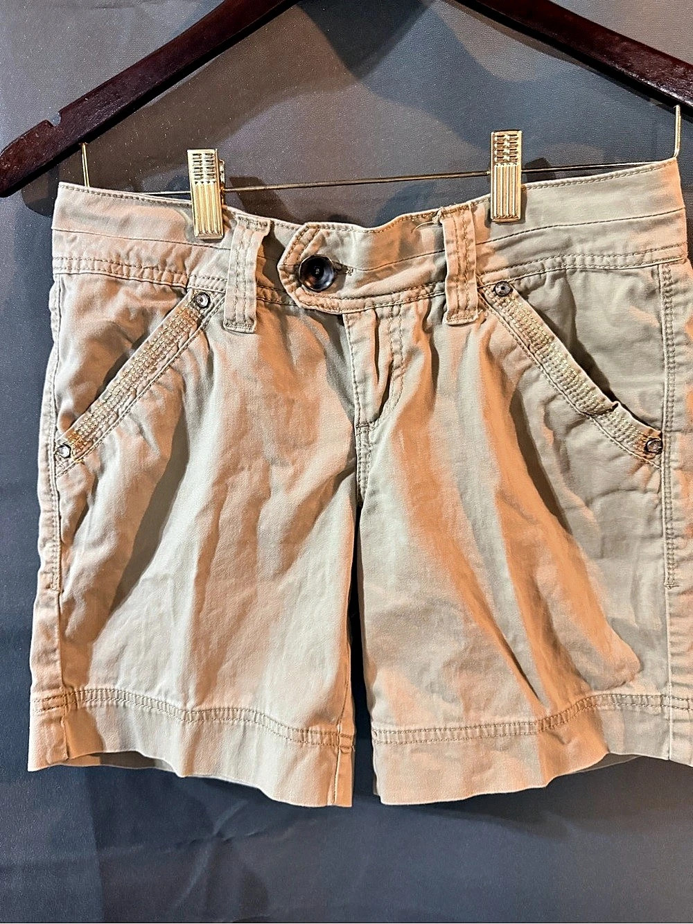 BKE Serena Cargo Shorts in Beige Waist 26